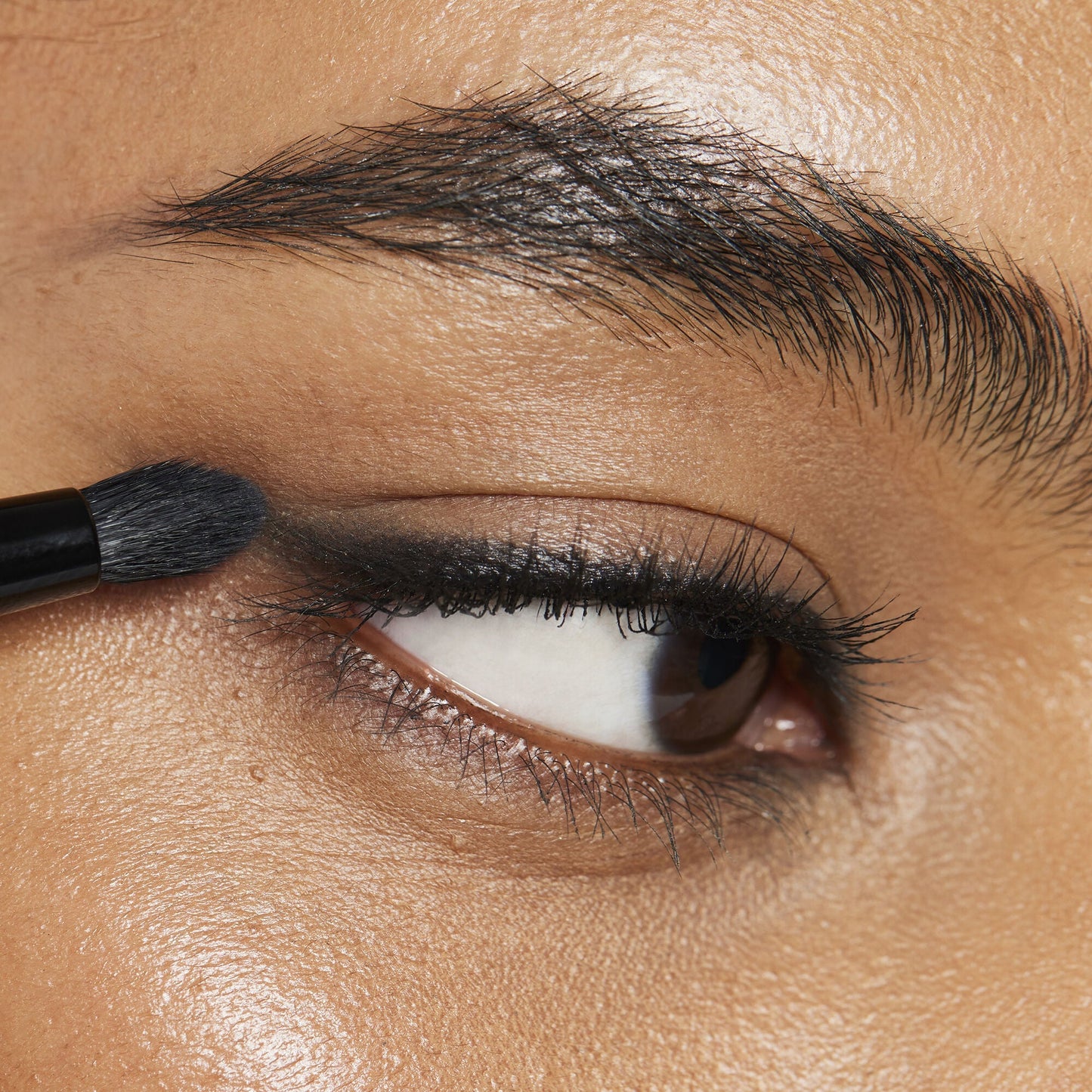 smudge-n-smoke-eyeliner-brush-w6 100824_elf_Shikin_Kohl_App_017_RGB_IGF.jpg