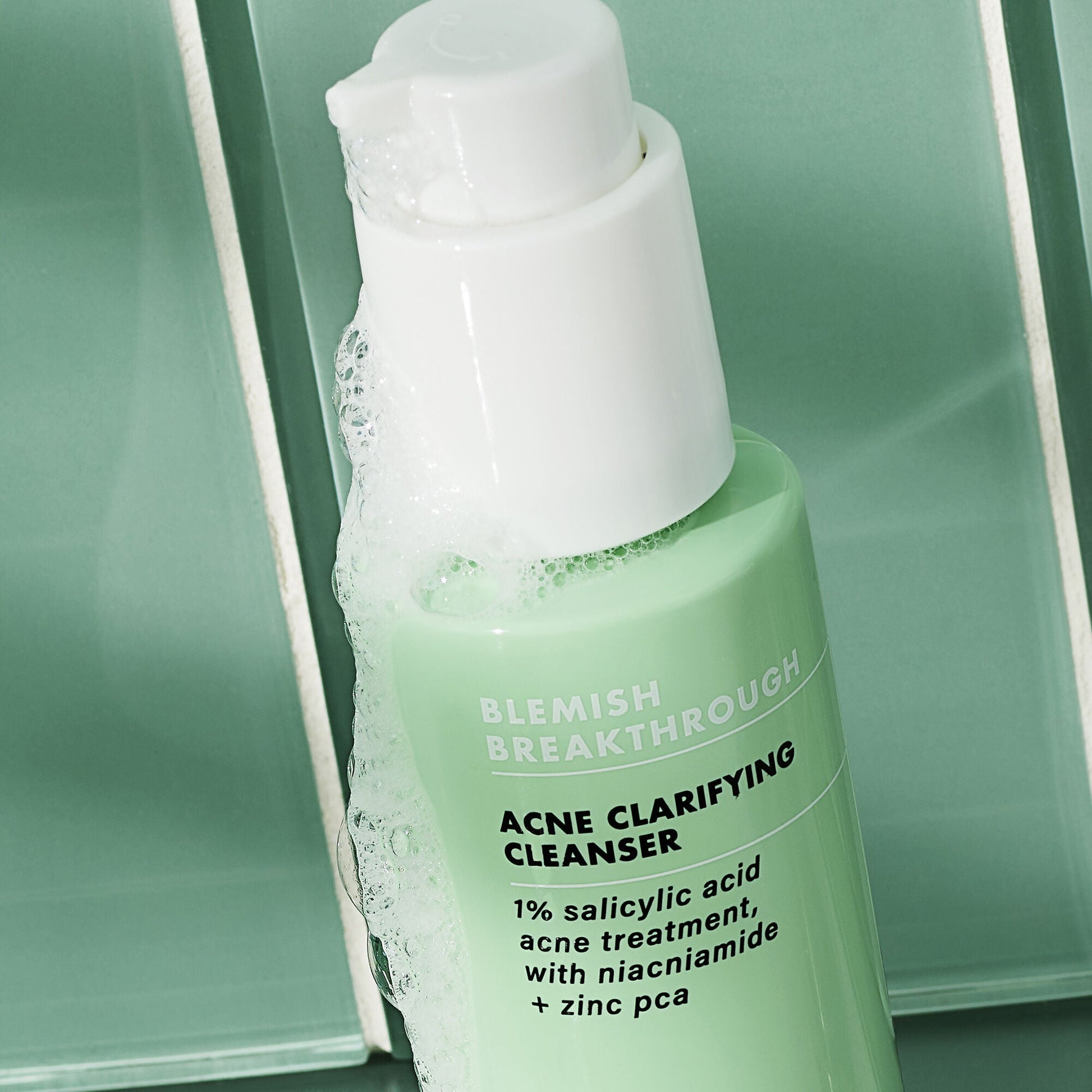 blemish-breakthrough-acne-calming-water-cream-mini-g1 02_021622_SL_BT_Cleanser_Back_Lighter_0129_FStack_FINAL_IGF_V2.jpg