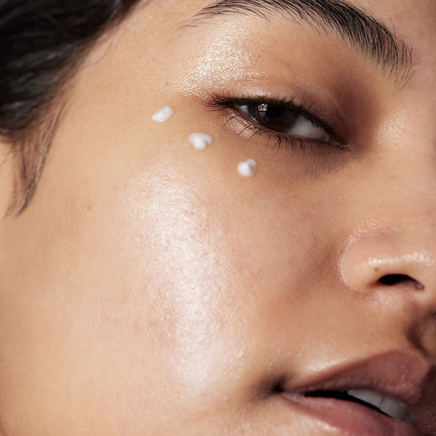 holy-hydration-eye-cream-r3 040822_Model_HH-EyeCream_116_RT1-V1_IGF_3f5819bb-8440-48d0-943c-ab2a2612d116.jpg