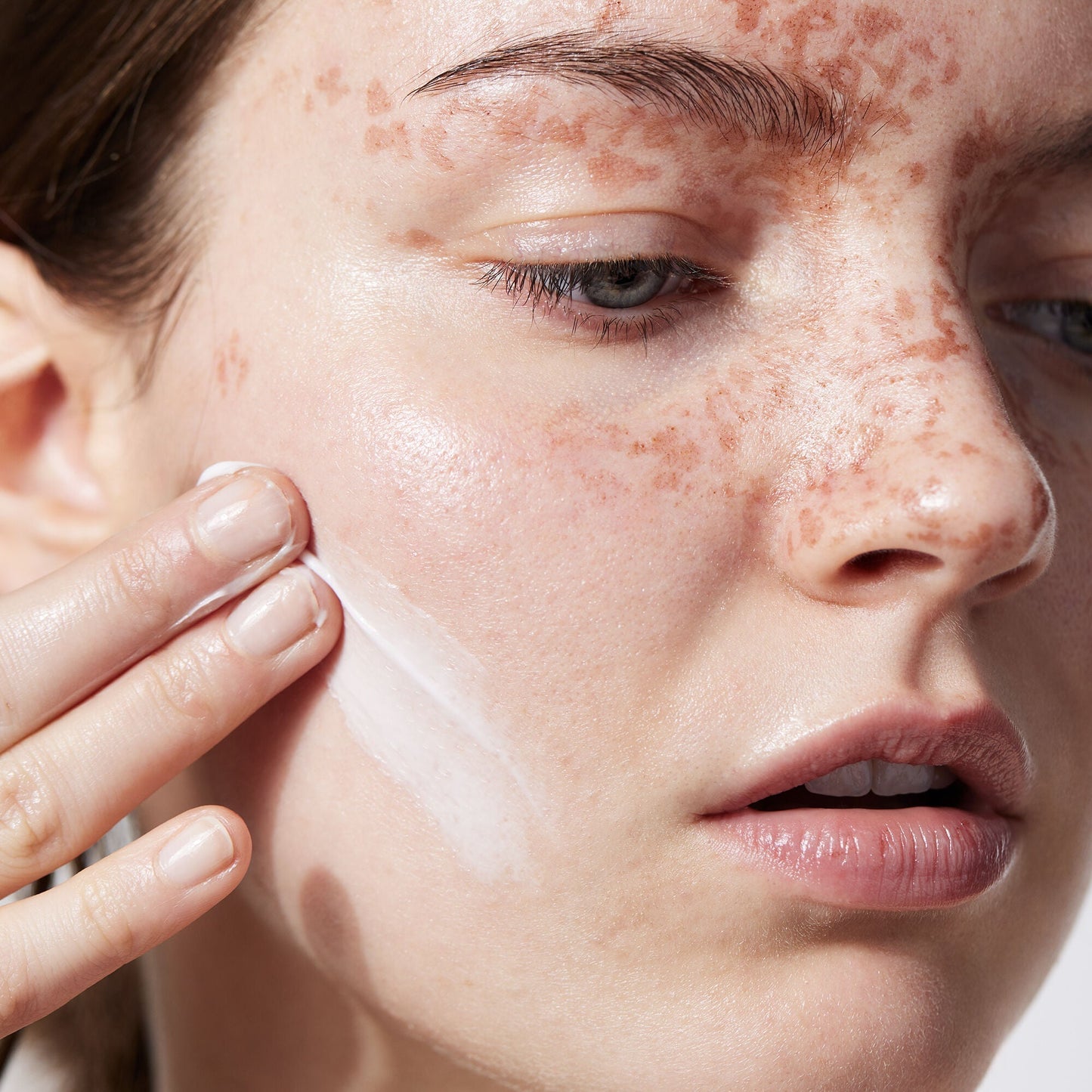 holy-hydration-face-cream-i4 040822_Model_HH-FaceCream_091_RT2-V1_IGF_38740f4c-997d-4161-a3bd-3457855e993f.jpg