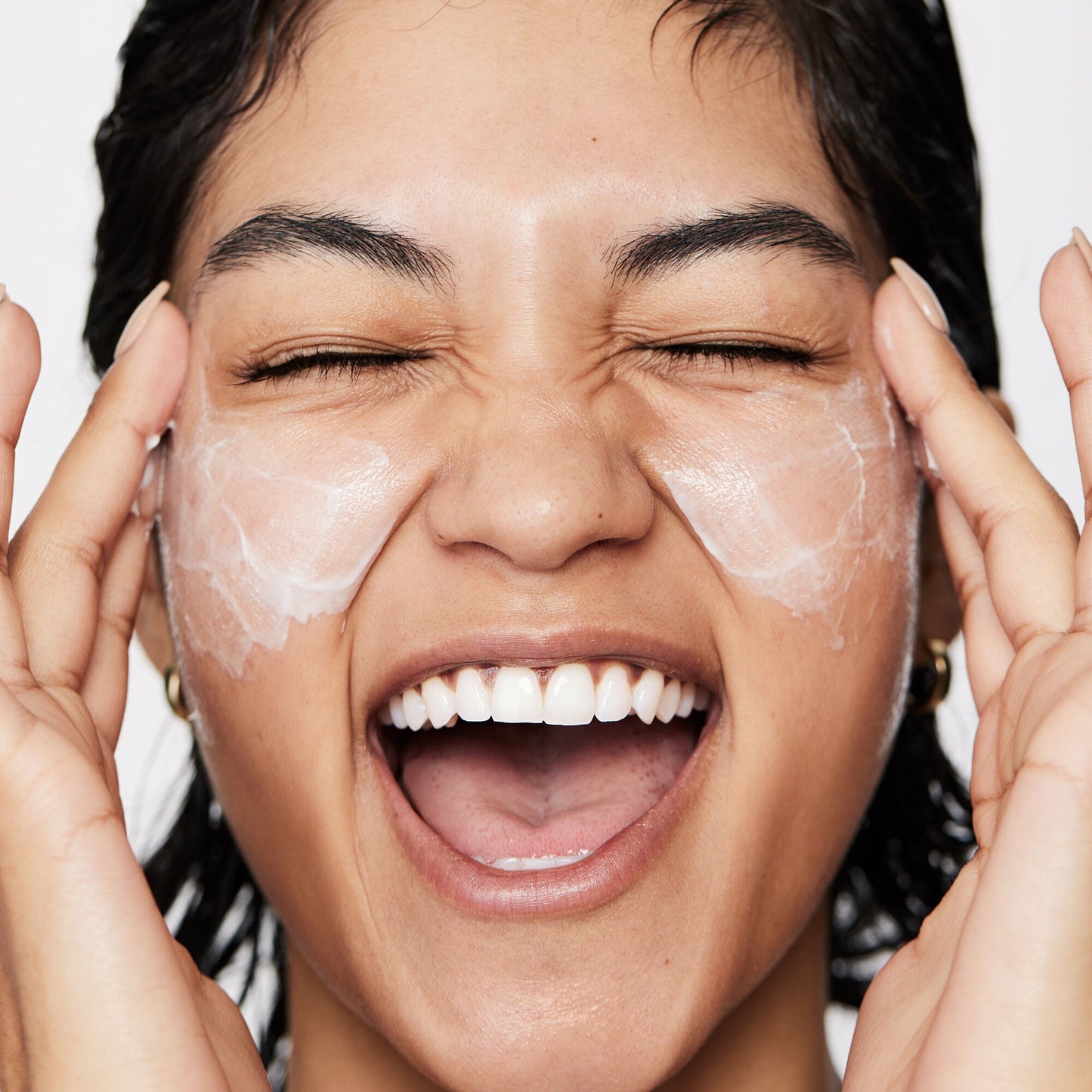 pure-skin-moisturizer-u4 040822_Model_Pure-Moisturizer_200_RT2-V1_RGB040822_Model_Pure-Moisturizer_200_RT2-V1_V1_IGF.jpg