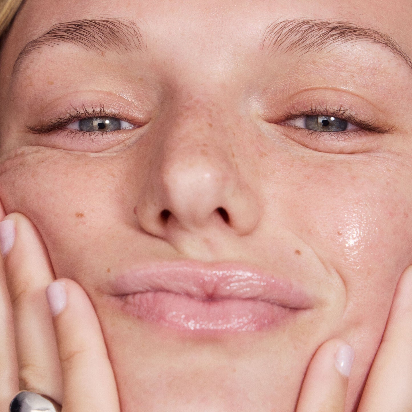 thirst-burst-pore-fecting-toner-l6 042125_SKIN_TBT_Madison_ModelApp_1086_RGB_IGF.jpg
