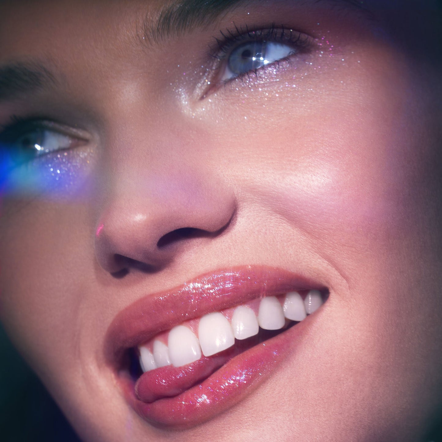 glow-reviver-lip-oil-glimmer-g9 053124_Lily_LipOil_OFace_FineAsFleck_0315_v4_RGB_IGF.jpg