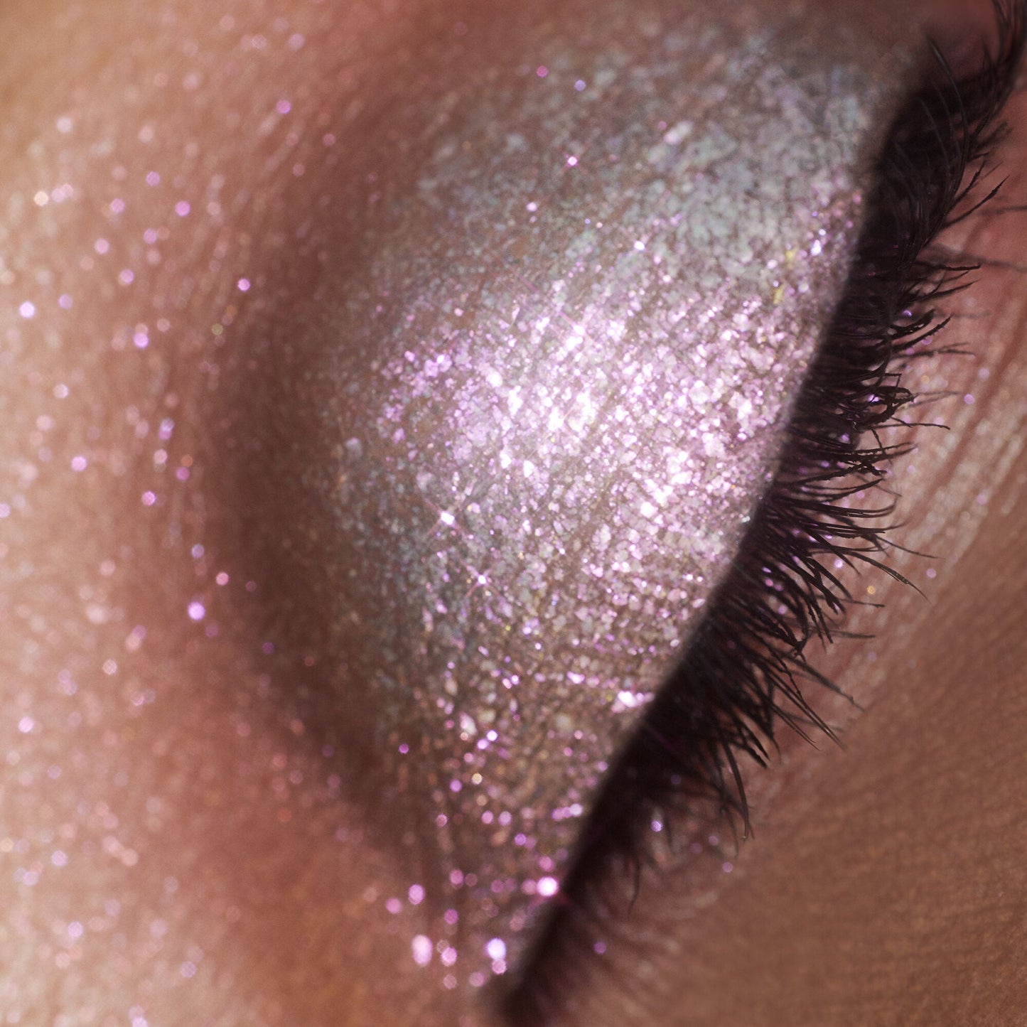 duochrome-liquid-eyeshadow-e6 061223_Chi_SparkPink_0022_FINAL_RGB_IGF.jpg