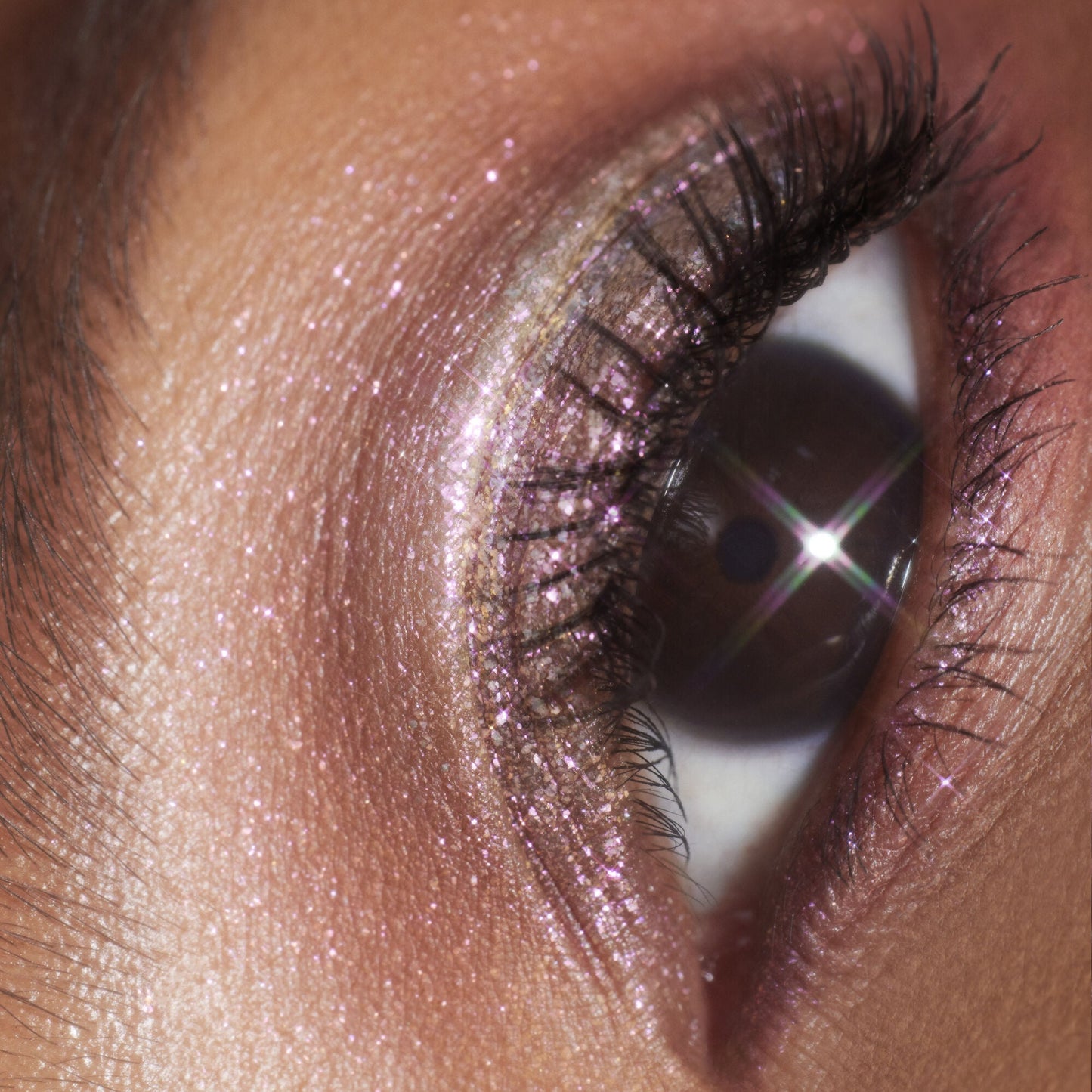 duochrome-liquid-eyeshadow-e6 061223_Chi_SparkPink_0023_FINAL_RGB_IGF.jpg
