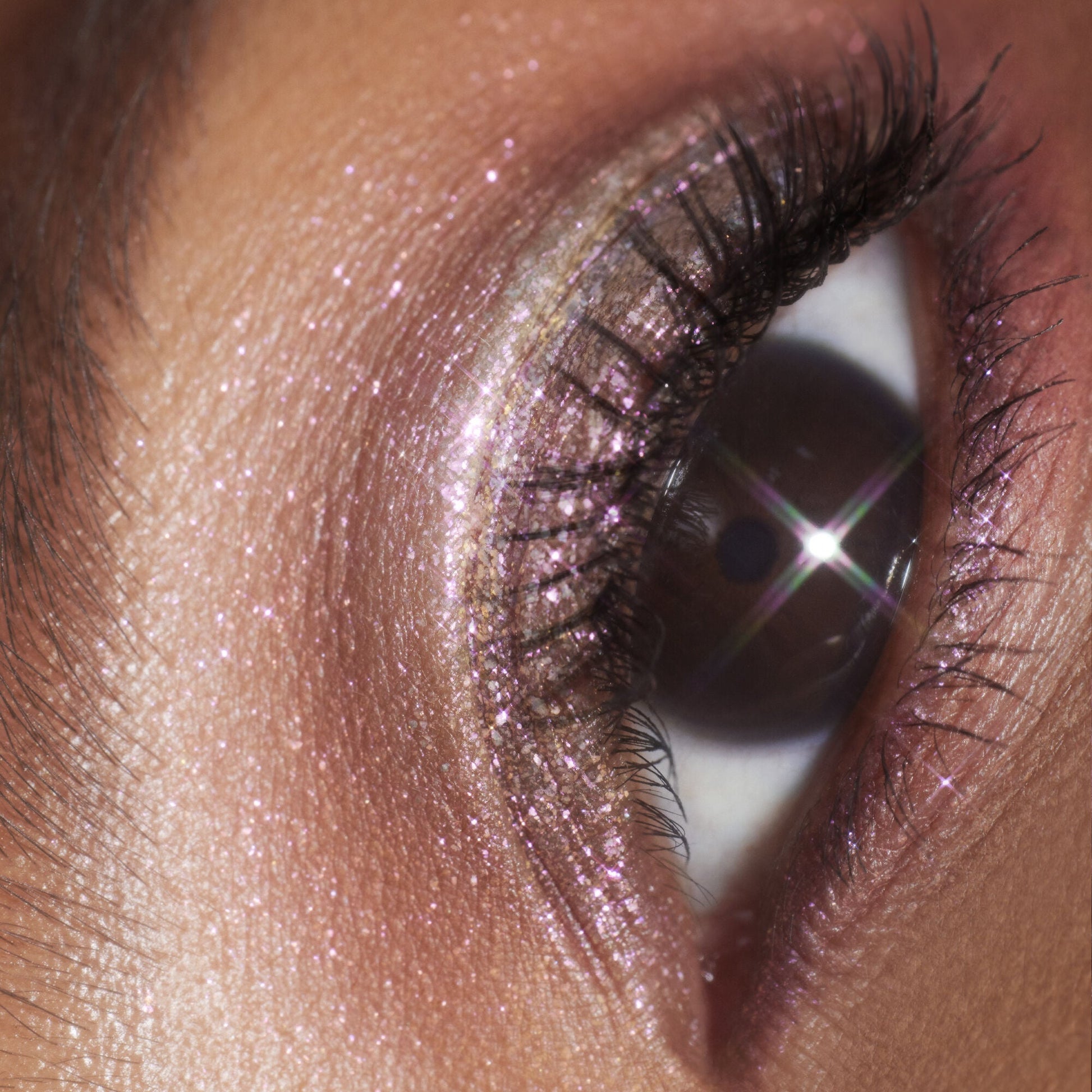 duochrome-liquid-eyeshadow-e6 061223_Chi_SparkPink_0023_FINAL_RGB_IGF.jpg
