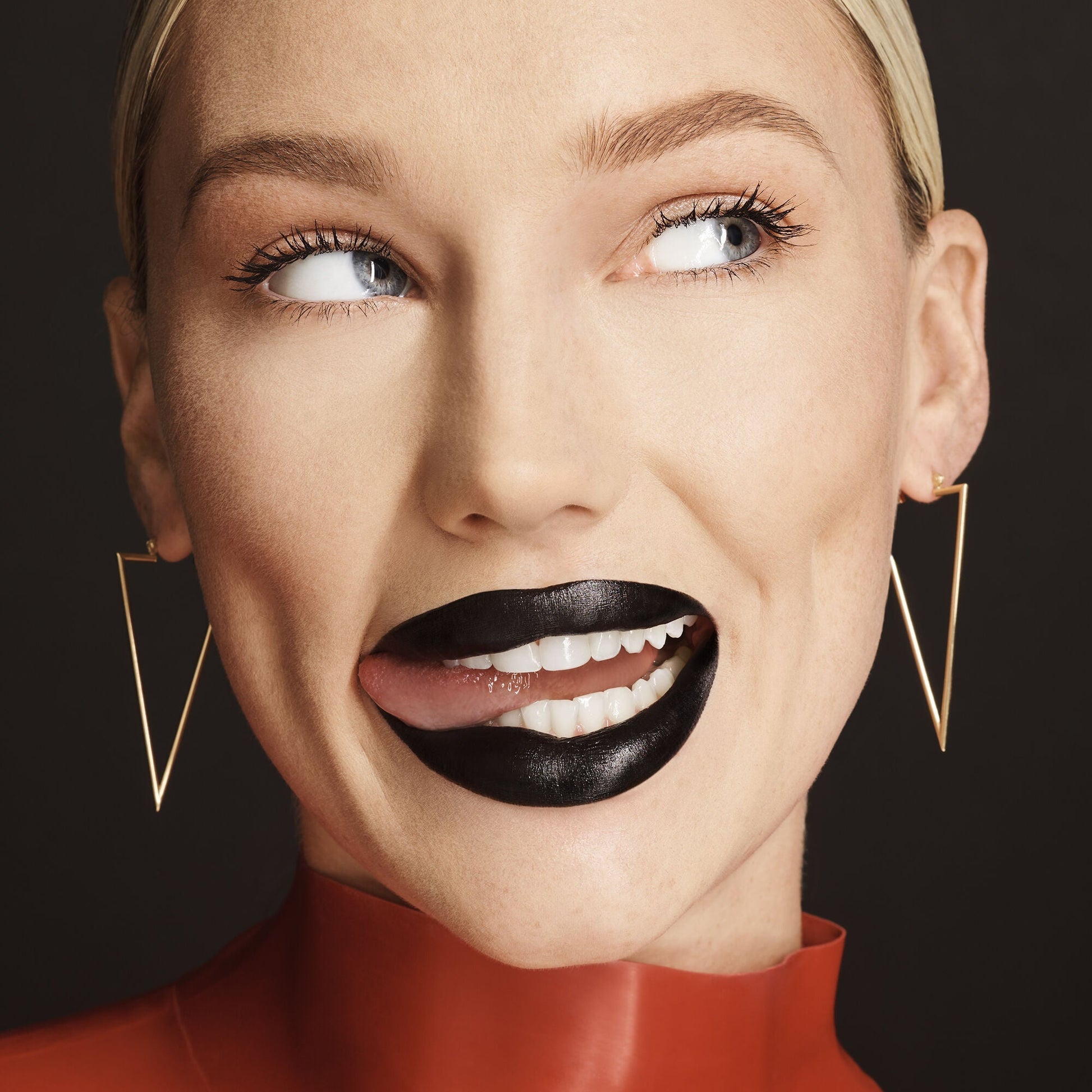 o-face-satin-lipstick-q5 071222_MD_Look4_0124_FINAL_RGB_IGF.jpg