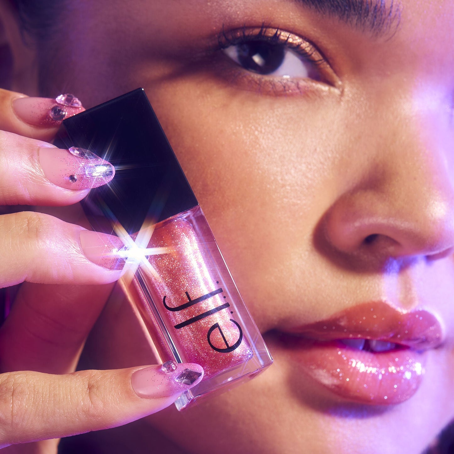 glow-reviver-plumping-lip-oil-e3 072225_Breanna_LipPlump_0391_2000x2000_0613e084-a418-44f9-b40d-c461b7a4b6db.jpg