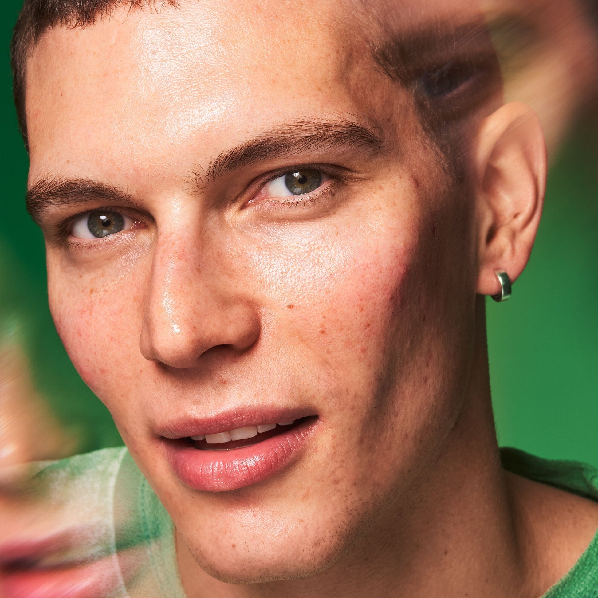 plz-clarify-facial-oil-h9 100924_SKIN_Jean_PlzC_EndLook_0036_v1_RGB_IGF.jpg