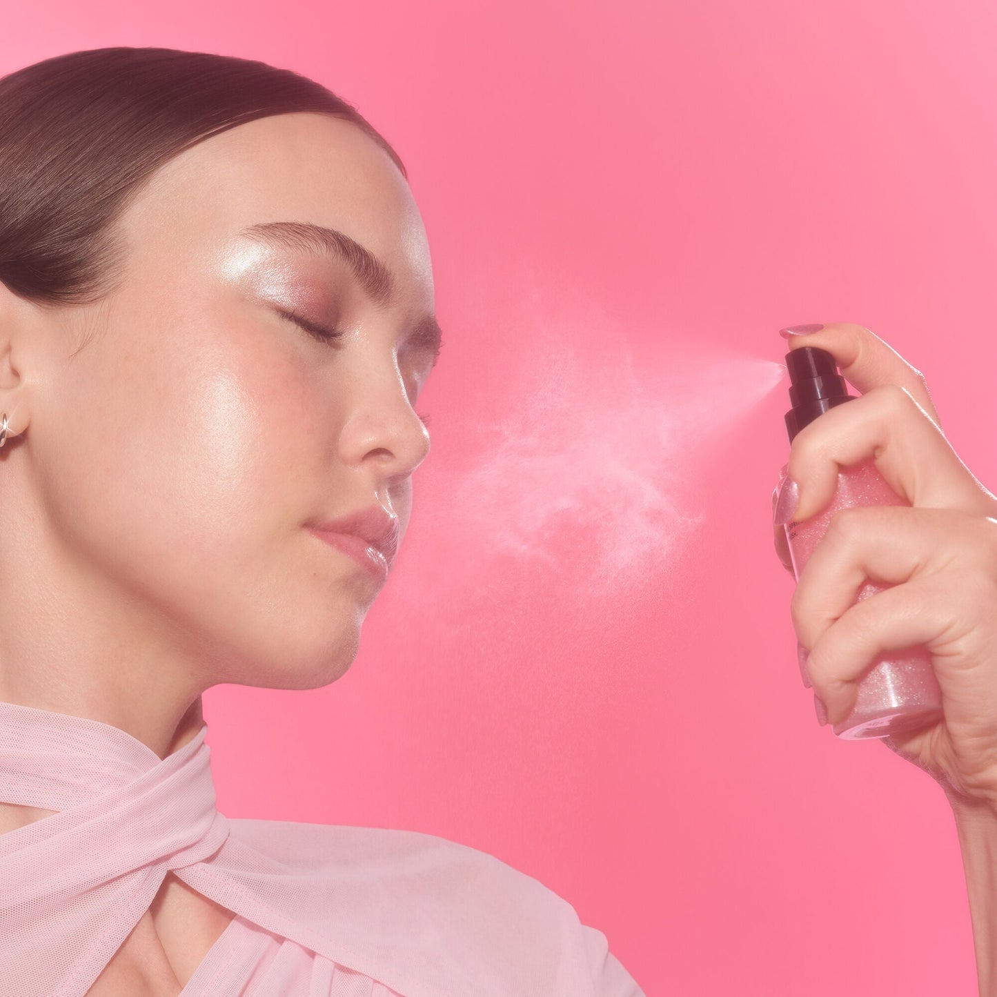power-grip-rose-setting-spray-k9 102225_Haley_PG_Pink_App_038_v3_RGB_IGF_afa202e0-e395-4ab2-8641-8545bdabb8f6.jpg