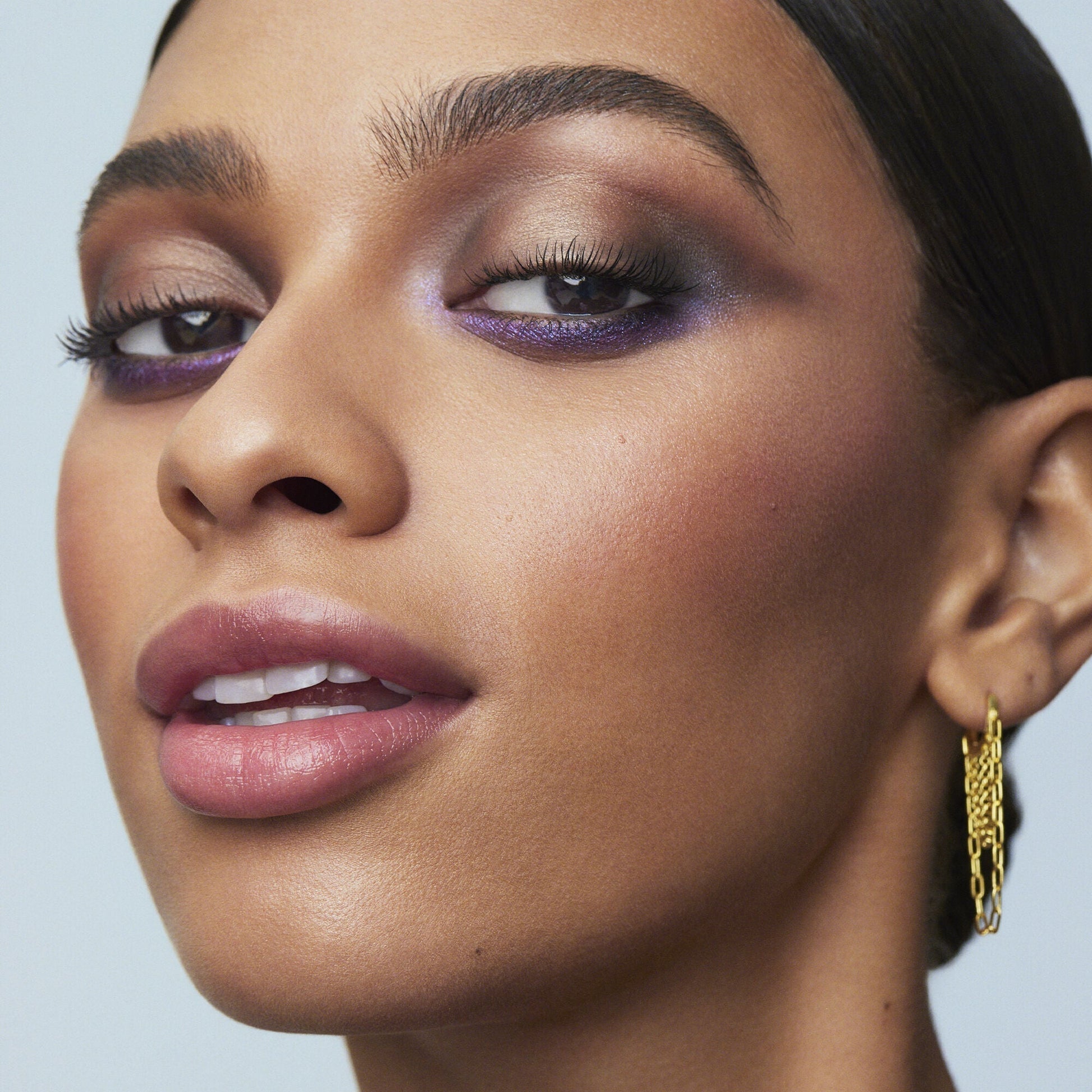 perfect-10-eyeshadow-palette-p6 110722_Adriana_10pcEyeshadow_2060_IGF.jpg