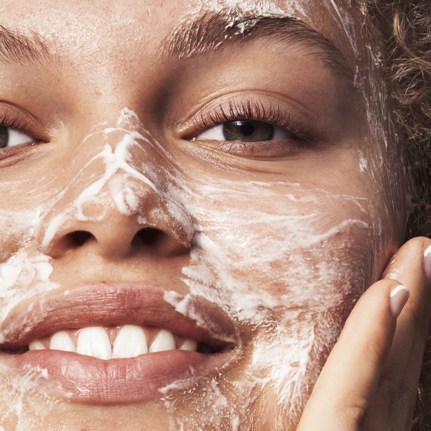 blemish-breakthrough-acne-calming-water-cream-mini-g1 121321_Marley-Acne-Regimen_0117_FINAL_IGF_7be73b38-8681-4e47-be60-37d940df0d6e.jpg