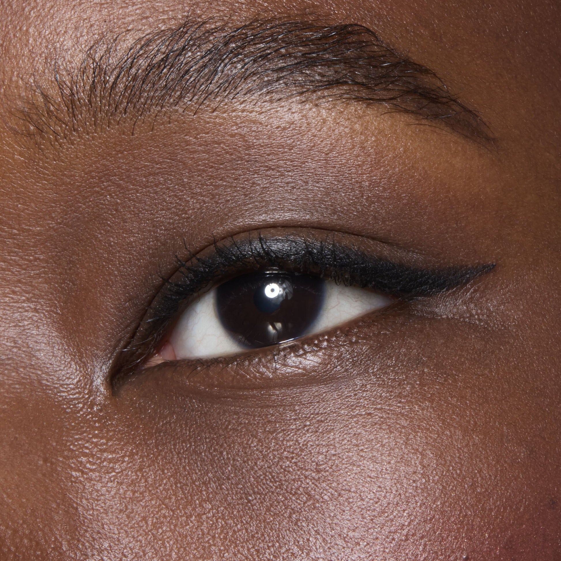 no-budge-retractable-eyeliner-f7 81330_NO_BUDGE_RETRACTABLE_EYELINER_BLACK_BILLIE_0062_V2.jpg