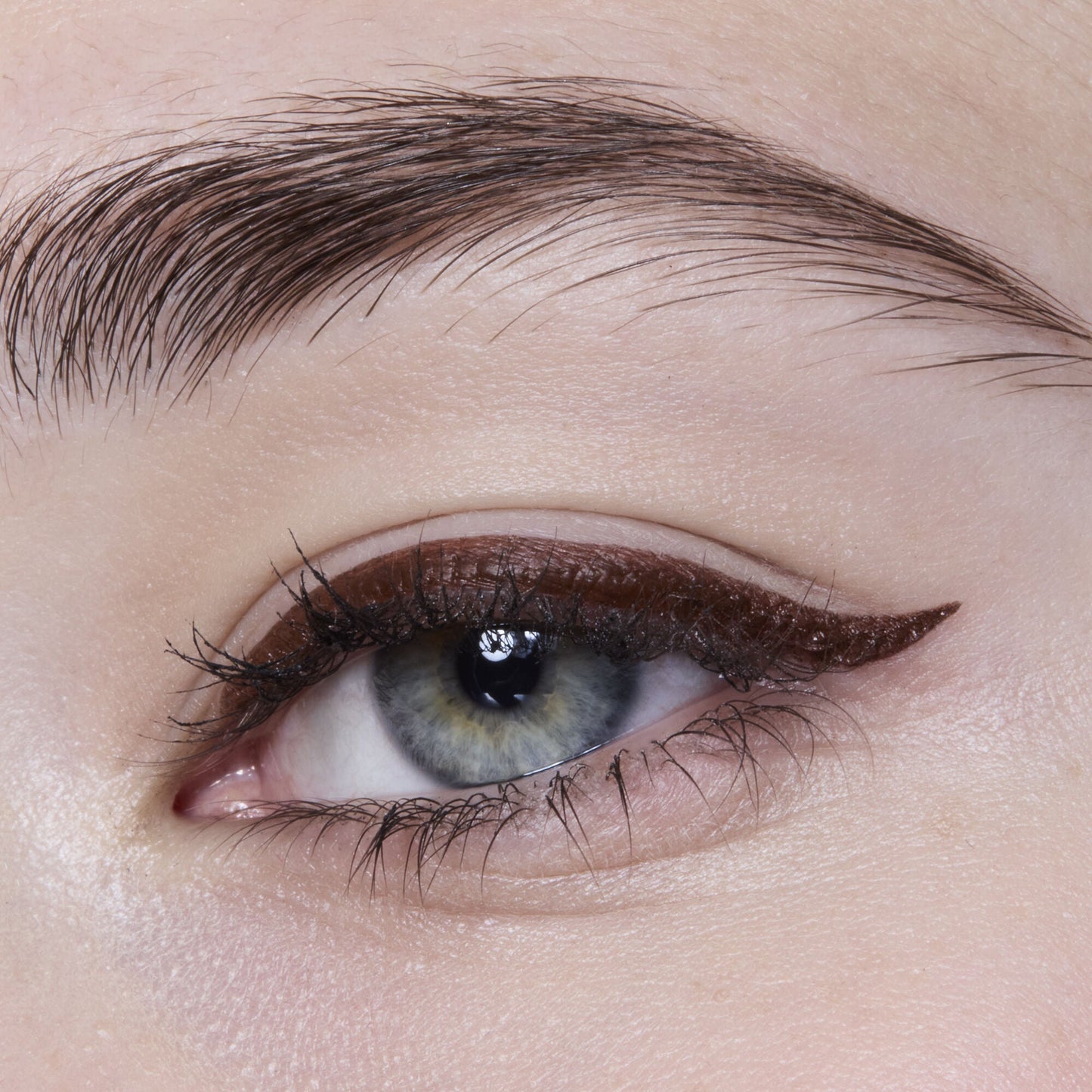 h2o-proof-eyeliner-pen-x9 81606_H20_PROOF_EYELINER_20PEN_CHESTNUT_MOM_BROWN_JORDAN_0029_v3.jpg
