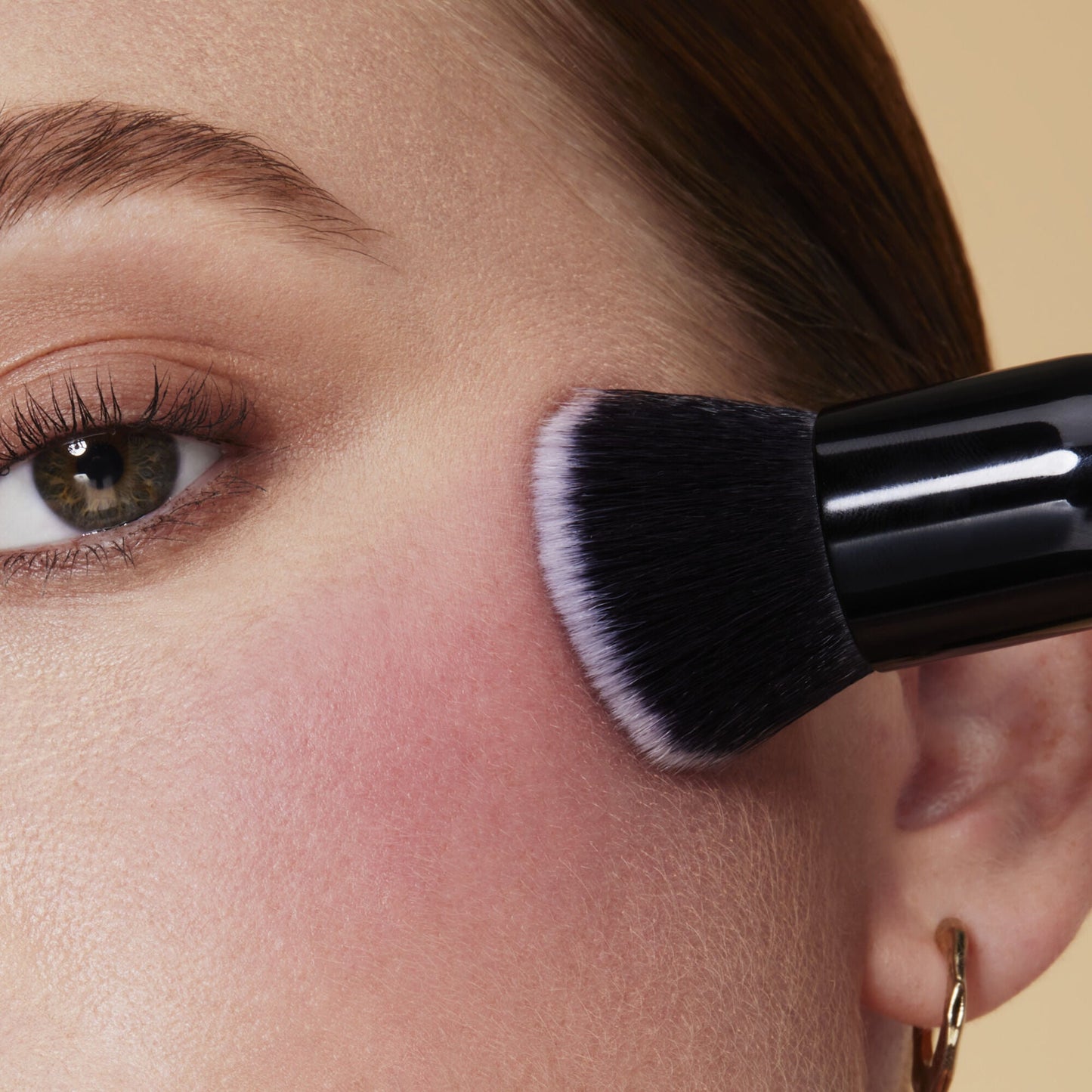 camo-liquid-blush-r0 82421_MACRO_BRUSH_CAMO_LIQUID_BLUSH_BERRY_WELL_CARI_0173.jpg