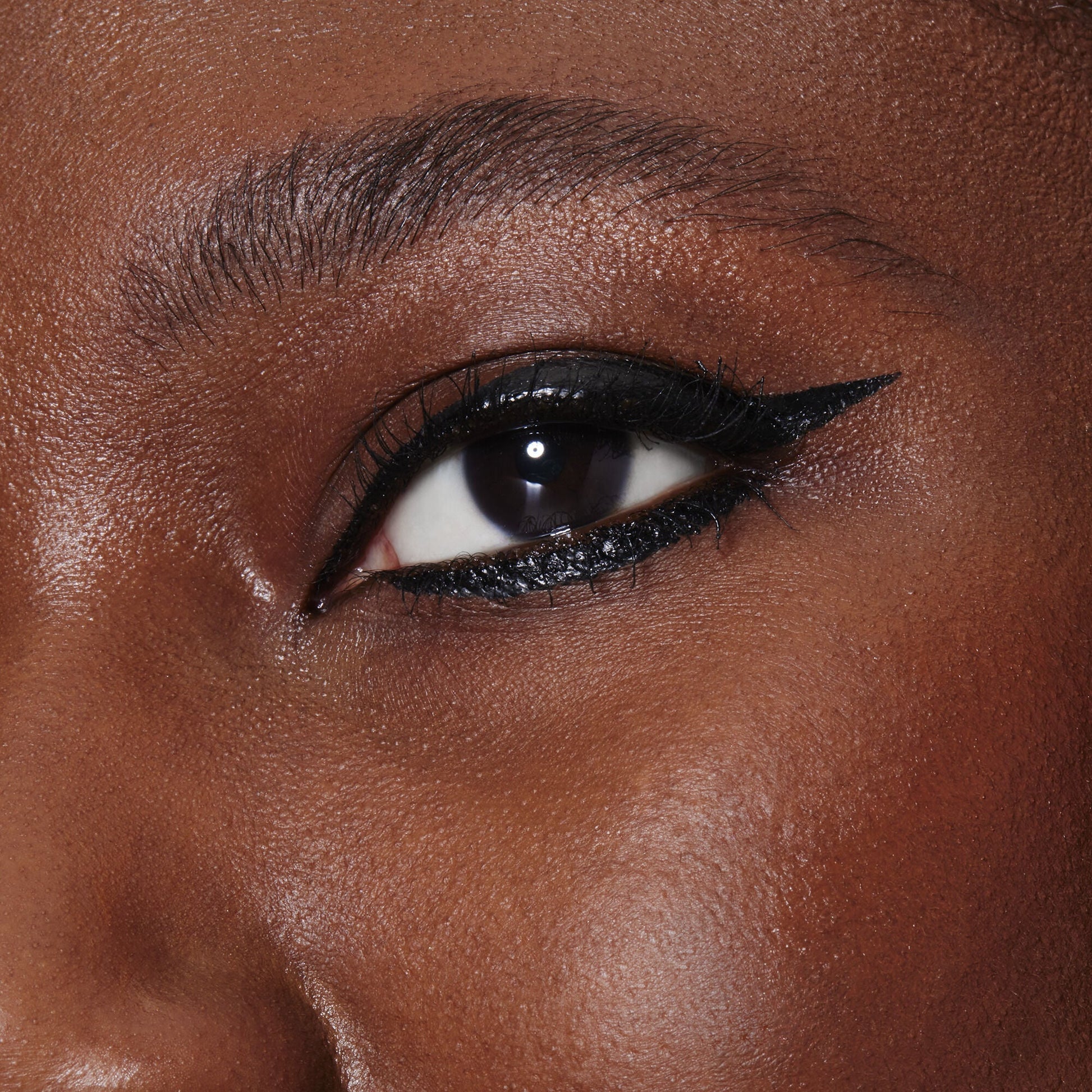 h2o-proof-inkwell-eyeliner-o3 82969_DJ_H20_PROOF_INKWELL_EYELINER_MACRO.jpg