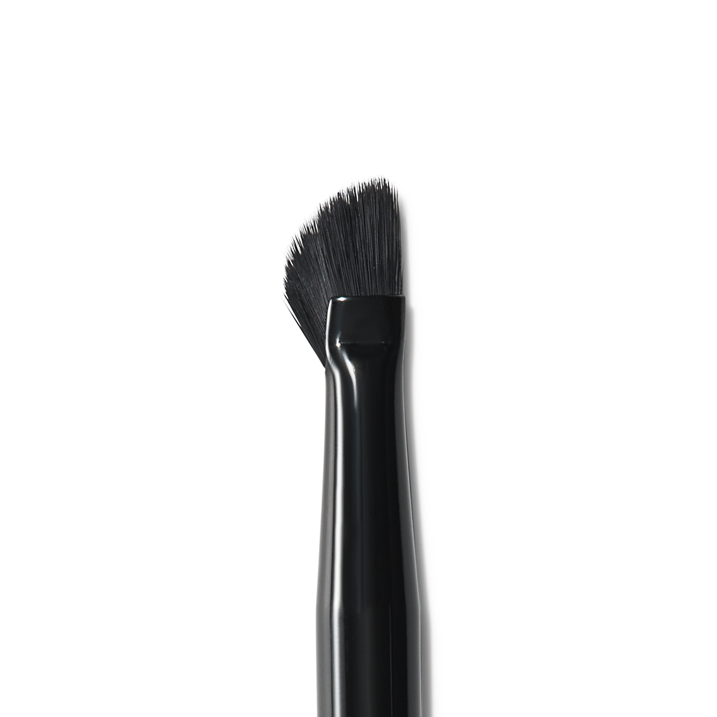 wing-it-liner-brush-x0 84091_MACRO_R.png