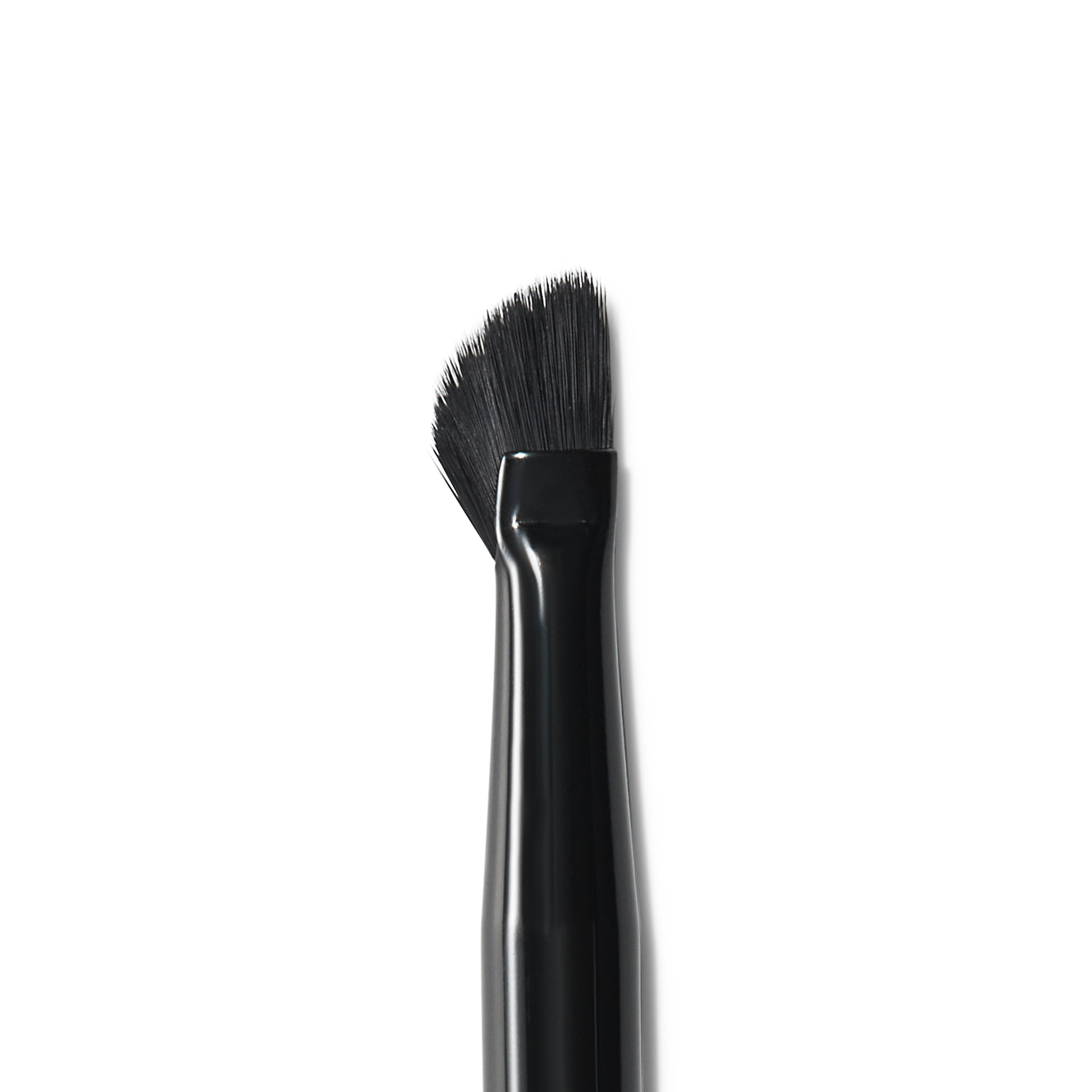 wing-it-liner-brush-x0 84091_MACRO_R.png