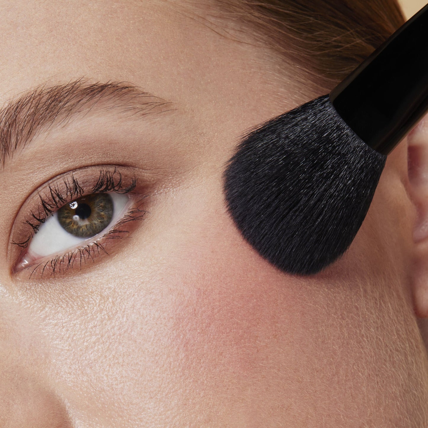 full-face-and-eye-makeup-brush-set-with-travel-case-k0 84674_FULL_FACE_EYE_BRUSH_SET_BLUSH_BRUSH_CARI_0086.jpg