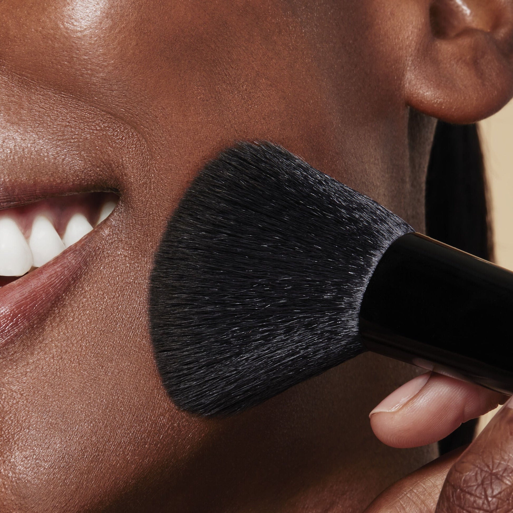 full-face-and-eye-makeup-brush-set-with-travel-case-k0 84674_FULL_FACE_EYE_BRUSH_SET_POWDER_BRUSH_DJ_0118.jpg